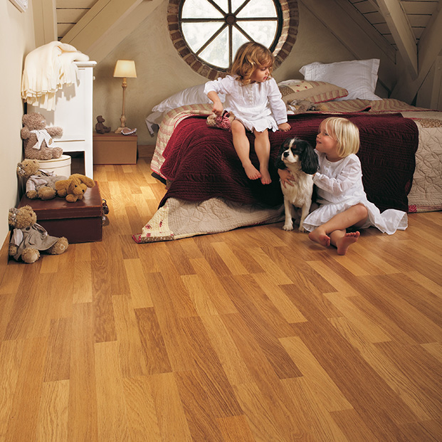 Enhanced oak natural varnished, 3 strip